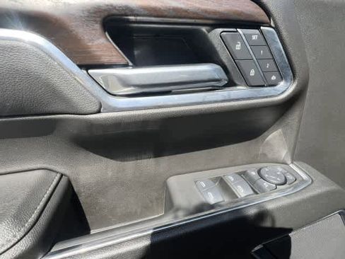 Used 2025 GMC Sierra 1500 SLT AWD/4WD image 13