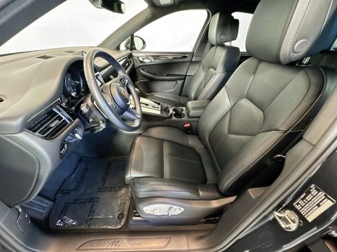 Certified 2025 Porsche Macan AWD/4WD image 5