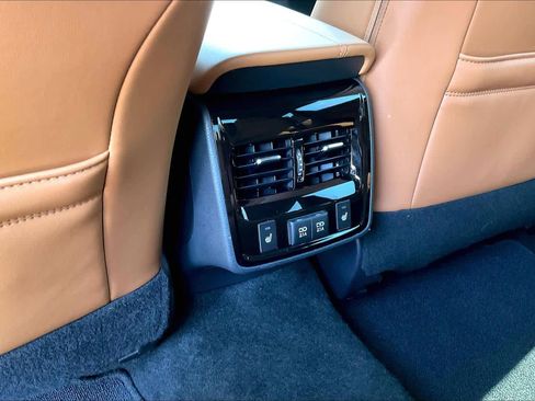Used 2019 Toyota Avalon Limited FWD image 33