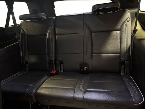 Used 2023 Chevrolet Suburban Premier image 22