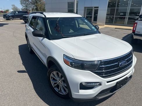 Used 2021 Ford Explorer XLT w/ Equipment Group 202A image 6