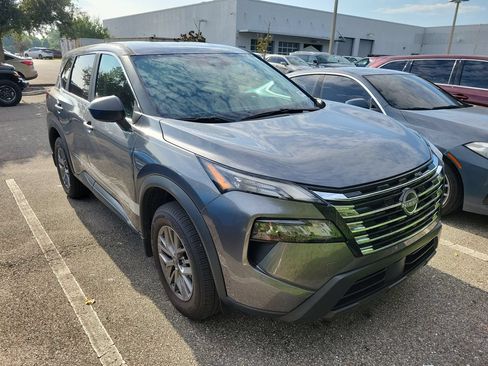 Used 2026 Nissan Rogue S FWD image 2