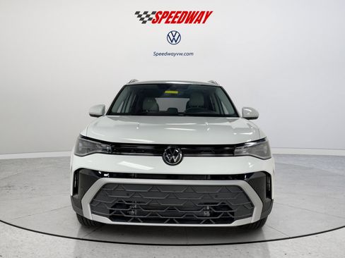 New 2025 Volkswagen Taos SE image 2