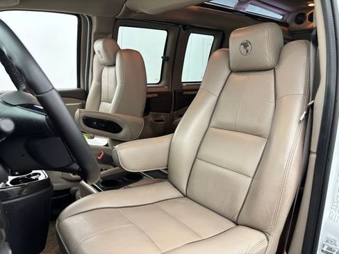 Used 2019 GMC Savana 2500 RWD image 20