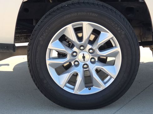 Used 2022 Chevrolet Silverado 1500 Custom w/ LPO, Dark Essentials Package AWD/4WD image 9