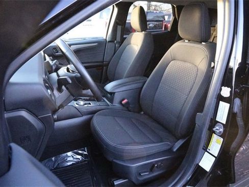 Certified 2024 Ford Escape Active w/ Cold Weather Package image 9