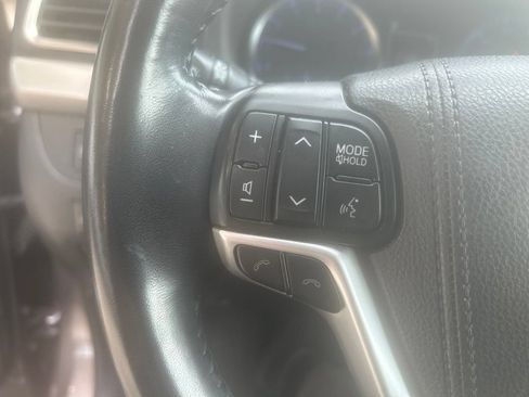 Used 2018 Toyota Highlander Plus AWD/4WD image 9