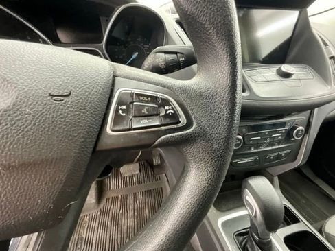 Used 2019 Ford Escape SE FWD image 16
