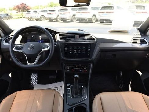 Used 2023 Volkswagen Tiguan SE FWD image 7