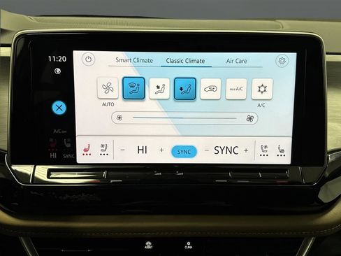 Used 2025 Volkswagen Atlas Cross Sport SE image 17