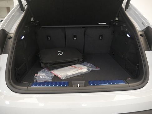 New 2026 Porsche Macan 4 Electric AWD/4WD image 24