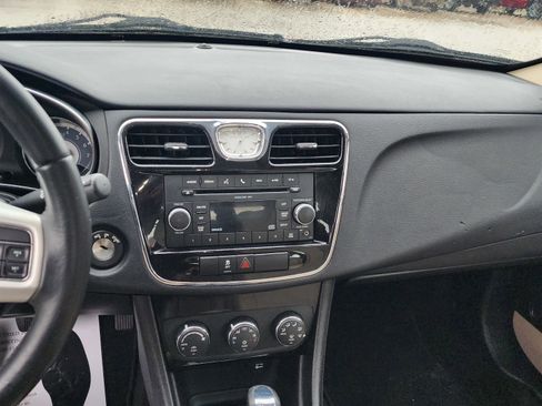 Used 2011 Chrysler 200 Touring image 9