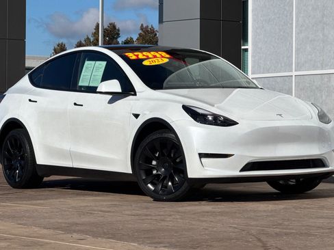 Used 2023 Tesla Model Y Long Range image 2
