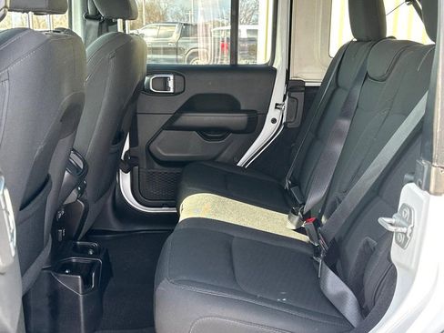 Used 2019 Jeep Wrangler Unlimited Sahara w/ Uconnect 4C Nav & Sound Group image 10