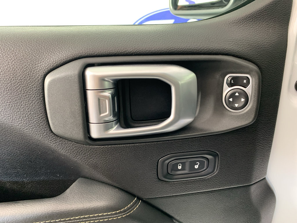 Used 2019 Jeep Wrangler Unlimited Sahara AWD/4WD image 14