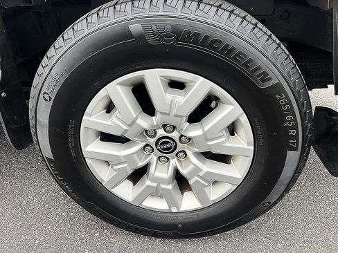 Certified 2024 Nissan Frontier SV w/ SV Convenience Package RWD image 12
