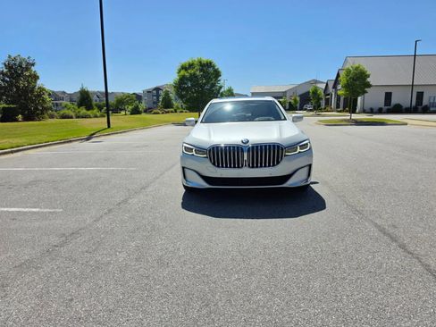 Used 2020 BMW 740i w/ Premium Package RWD image 6