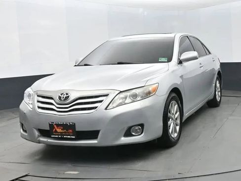 Used 2011 Toyota Camry XLE w/ SE/XLE Extra-Value Pkg image 1