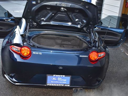 Used 2022 MAZDA MX-5 Miata Club w/ Interior Package image 17