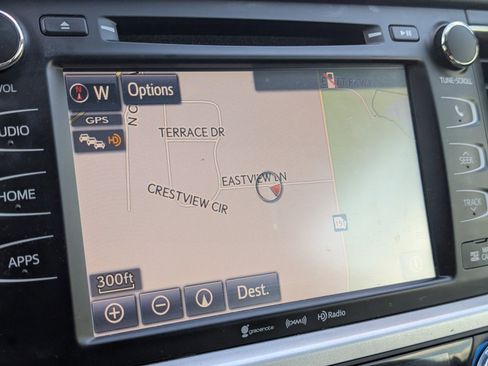 Used 2019 Toyota Highlander XLE image 10