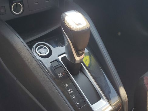 Used 2024 Nissan Versa SR image 9