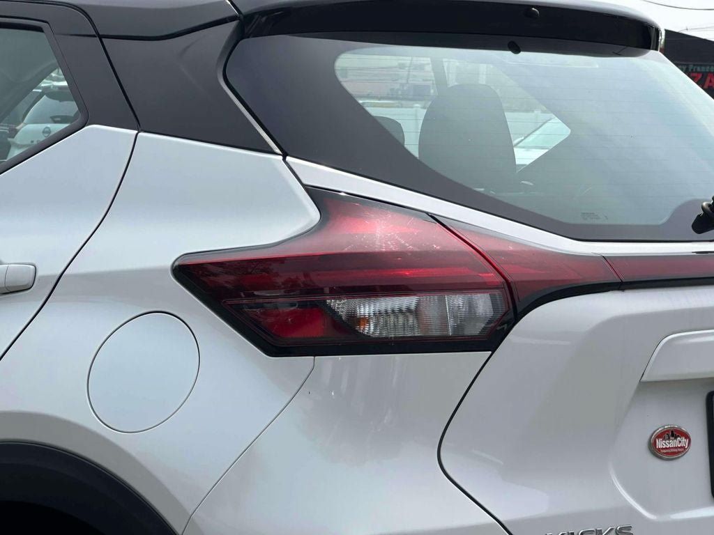 Certified 2023 Nissan Kicks SR FWD image 9