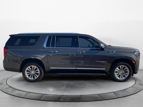 Used 2021 GMC Yukon XL SLT w/ SLT Luxury Plus Package image 4