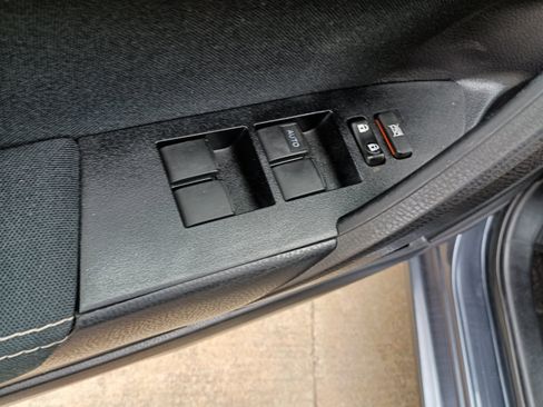 Used 2015 Toyota Corolla LE image 21