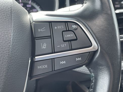 Used 2021 Toyota Highlander XLE AWD/4WD image 17