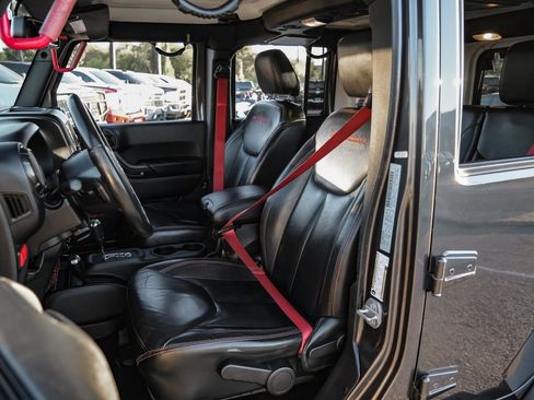 Used 2017 Jeep Wrangler Unlimited Rubicon image 30