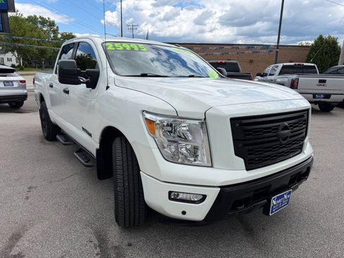 Used 2021 Nissan Titan SV w/ SV Convenience Package AWD/4WD image 3
