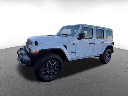 Used 2025 Jeep Wrangler Unlimited Sahara AWD/4WD image 8