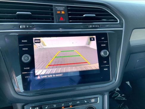 Used 2019 Volkswagen Tiguan SE w/ Panoramic Sunroof Package image 26