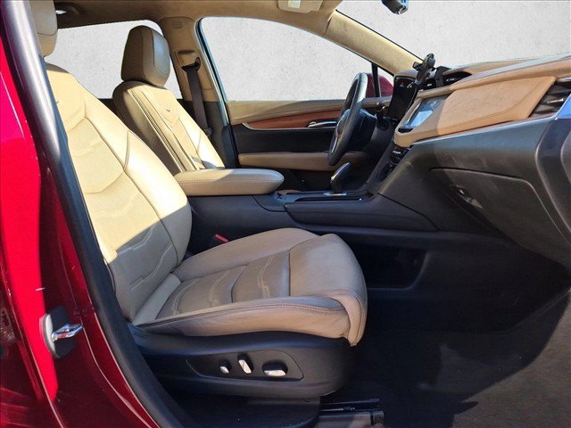 Used 2017 Cadillac XT5 Platinum w/ Driver Assist Package AWD/4WD image 21
