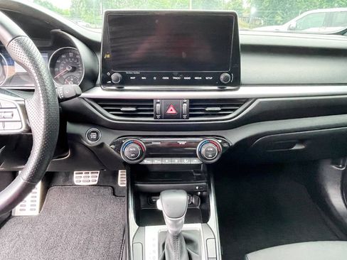 Used 2023 Kia Forte GT-Line w/ GT-Line Premium Package FWD image 11