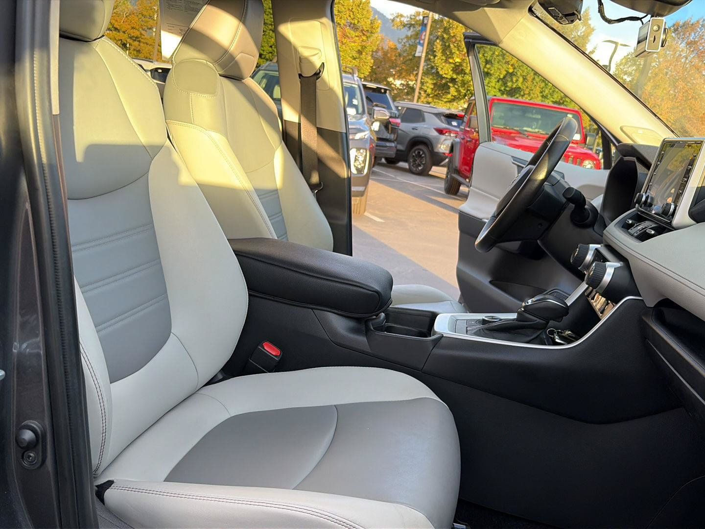 Used 2021 Toyota RAV4 XLE Premium AWD/4WD image 20