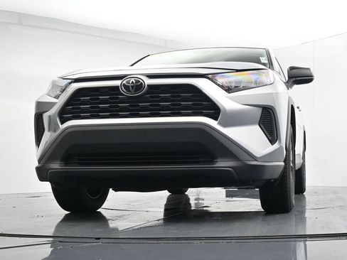 Used 2022 Toyota RAV4 LE FWD image 38