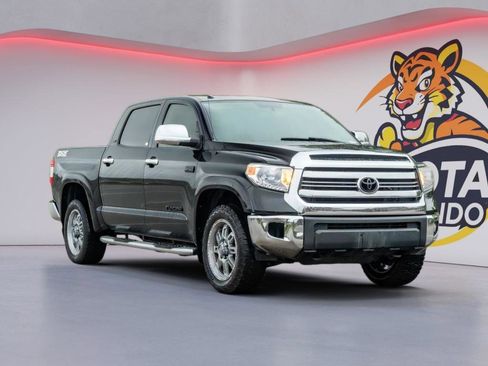 Used 2017 Toyota Tundra SR5 w/ SR5 Upgrade Package AWD/4WD image 3