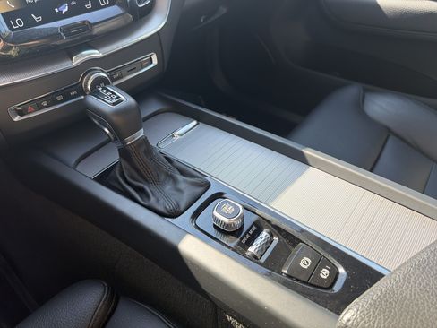 Used 2019 Volvo XC60 T5 Inscription w/ Protection Package Premier FWD image 27