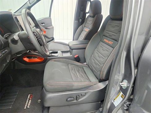 Used 2025 Nissan Frontier PRO-4X image 19
