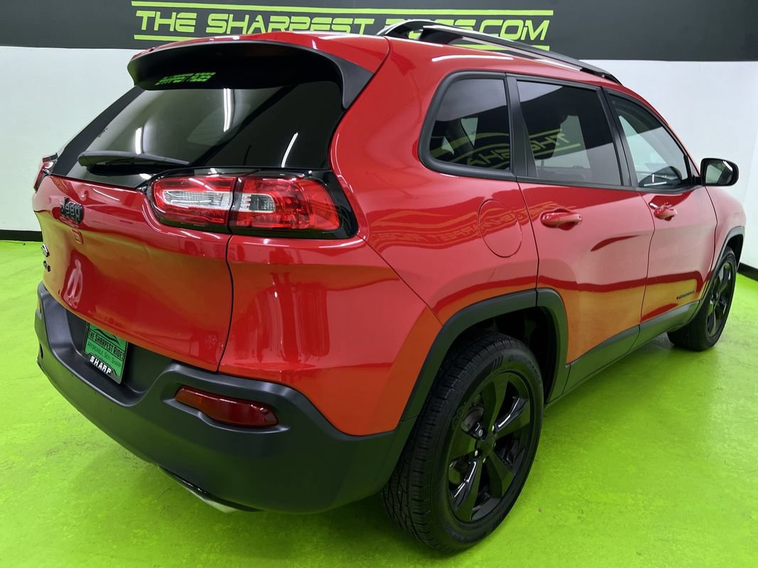 Used 2018 Jeep Cherokee Latitude w/ Altitude Package AWD/4WD image 10