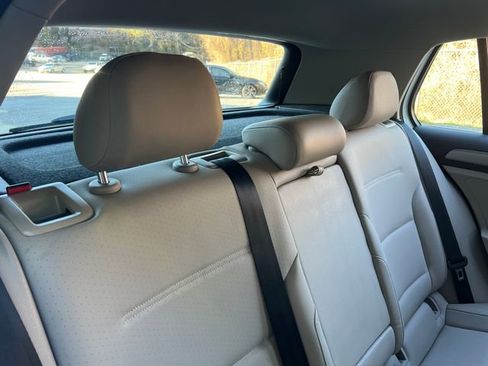 Used 2015 Volkswagen Golf S image 24