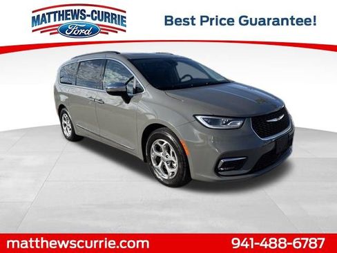 Used 2023 Chrysler Pacifica Limited image 1