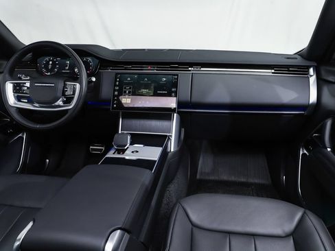 Used 2025 Land Rover Range Rover SE AWD/4WD image 8