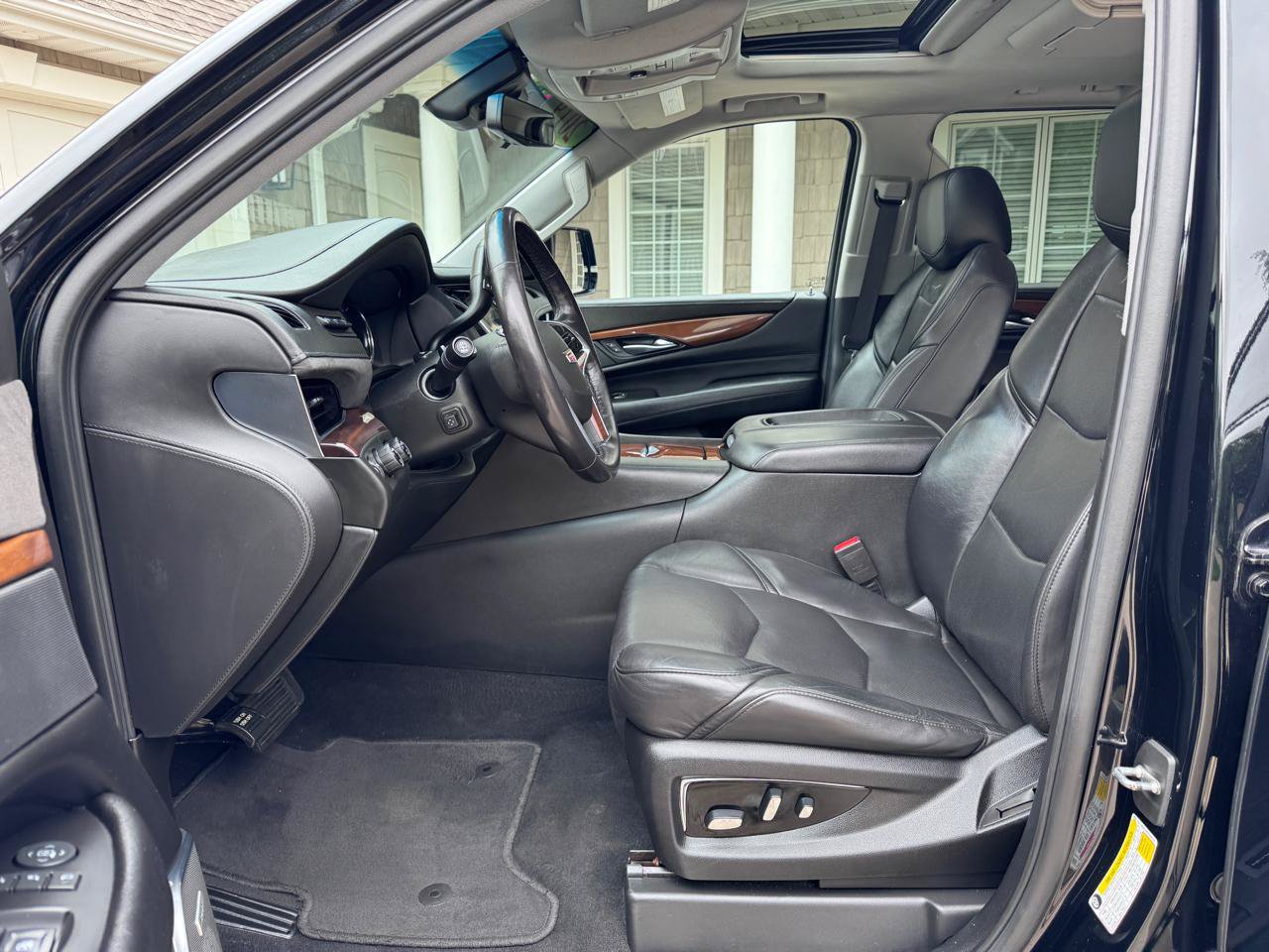 Used 2019 Cadillac Escalade ESV Luxury w/ Escalade Sport Edition AWD/4WD image 12