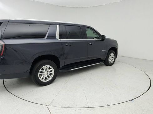 Used 2025 Chevrolet Suburban LT w/ Comfort Package RWD image 7