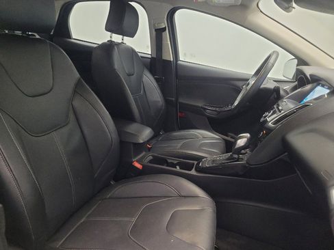 Used 2018 Ford Focus Titanium w/ Titanium Technology Package image 21