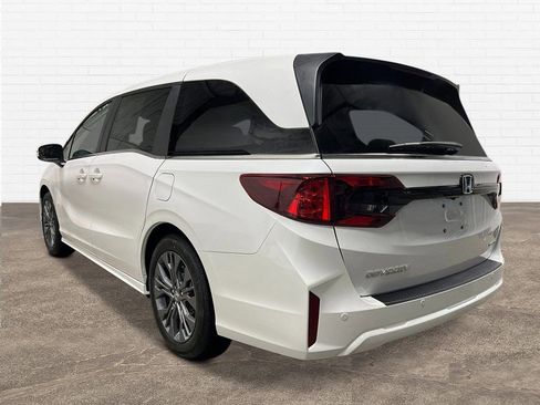 New 2026 Honda Odyssey Touring image 4