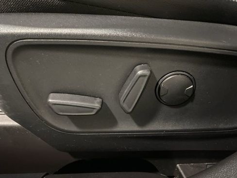 Used 2025 Ford Escape Platinum image 18