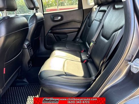 Used 2018 Jeep Compass Trailhawk w/ Leather Interior Group AWD/4WD image 24